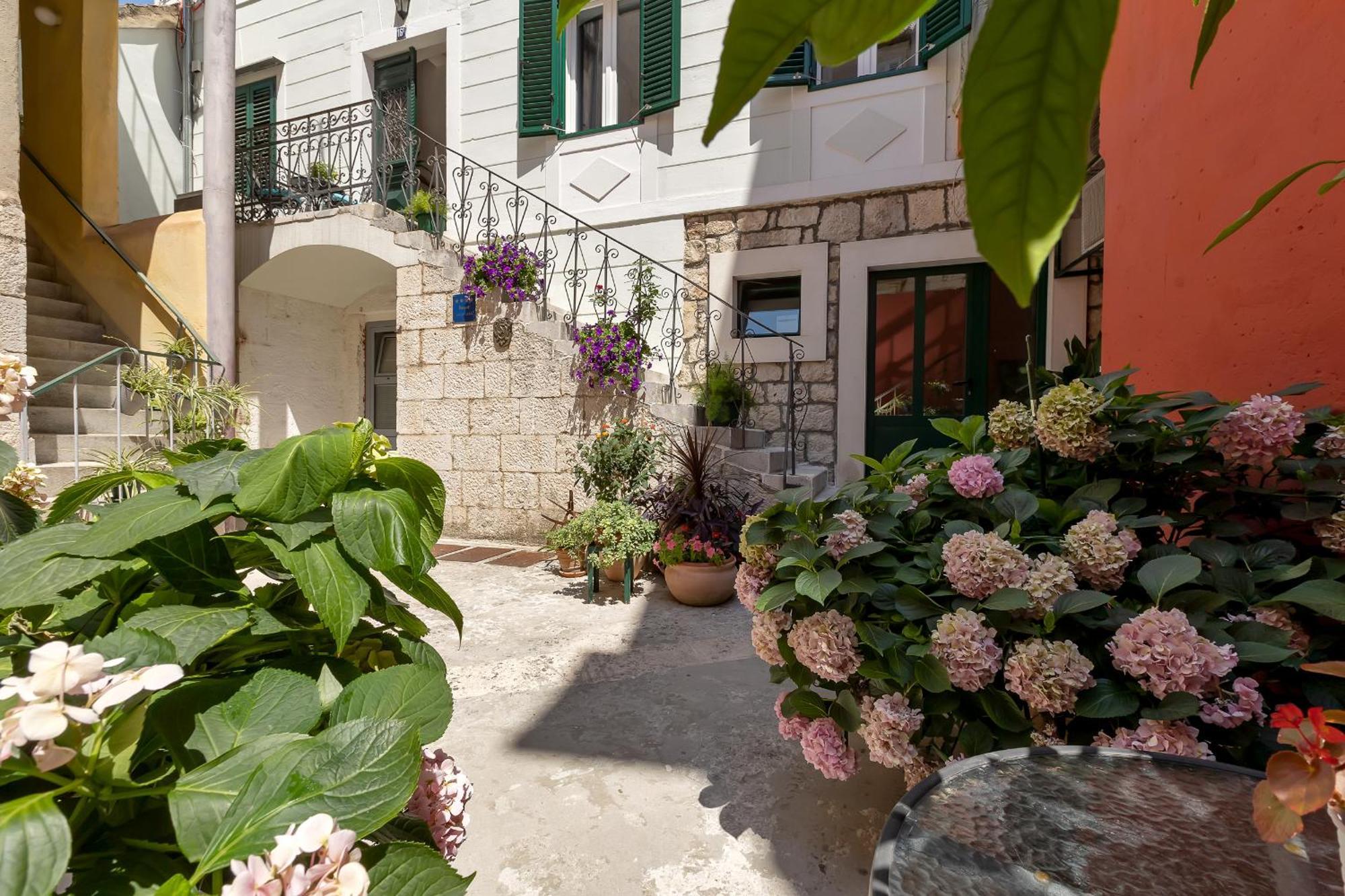 City Center Apartment Dvor Kalalarga Makarska Eksteriør billede