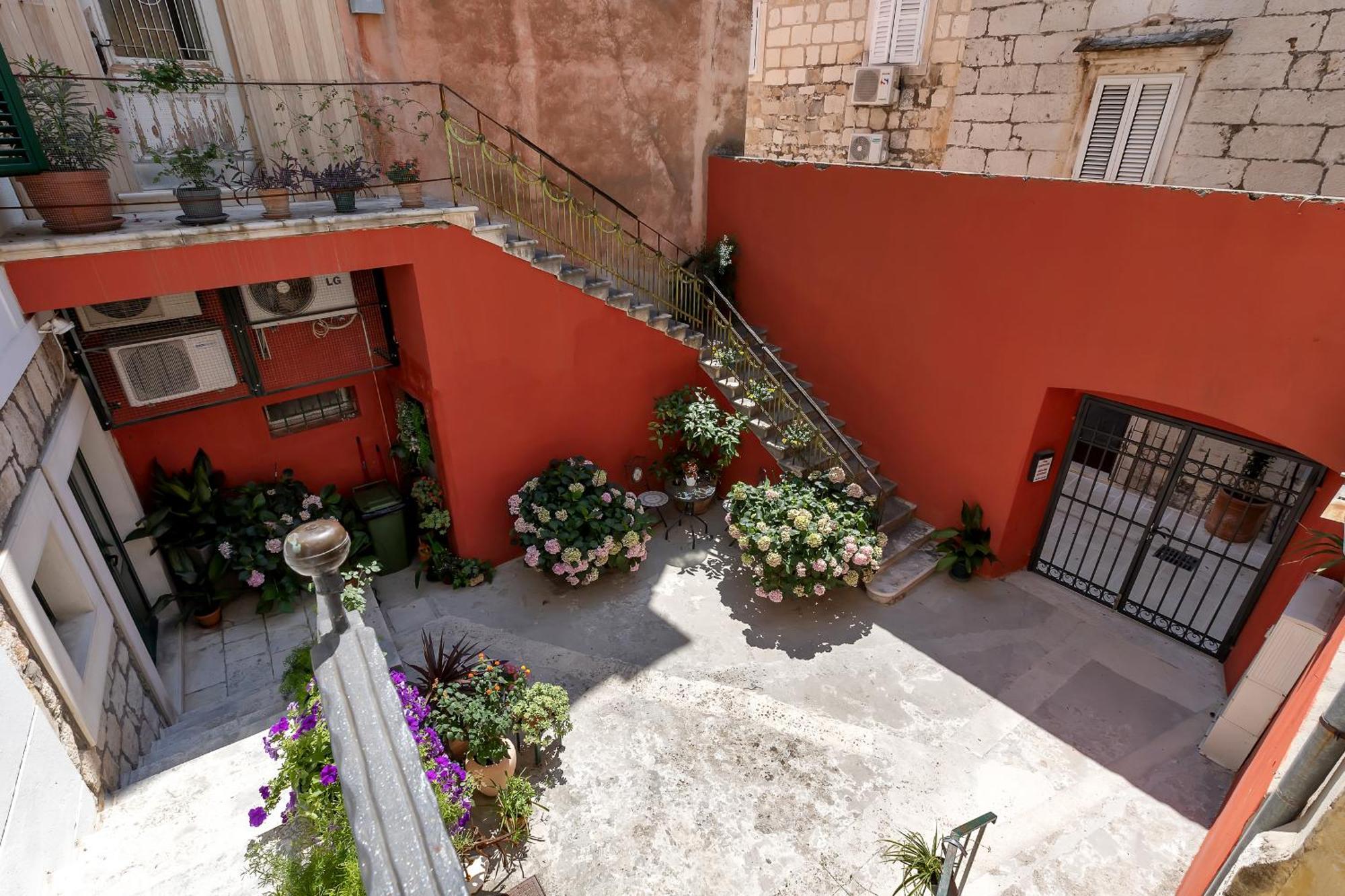 City Center Apartment Dvor Kalalarga Makarska Eksteriør billede